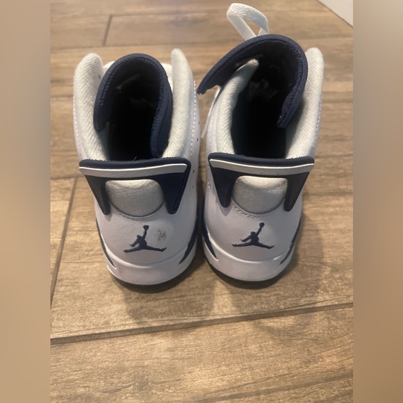 Kids 3Y Jordan Retro 6 - Picture 2 of 6